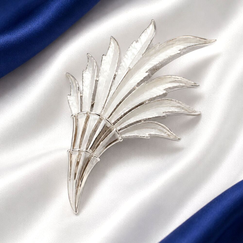 Vintage Crown Trifari Silver Tone Freeform Leaf Brooch